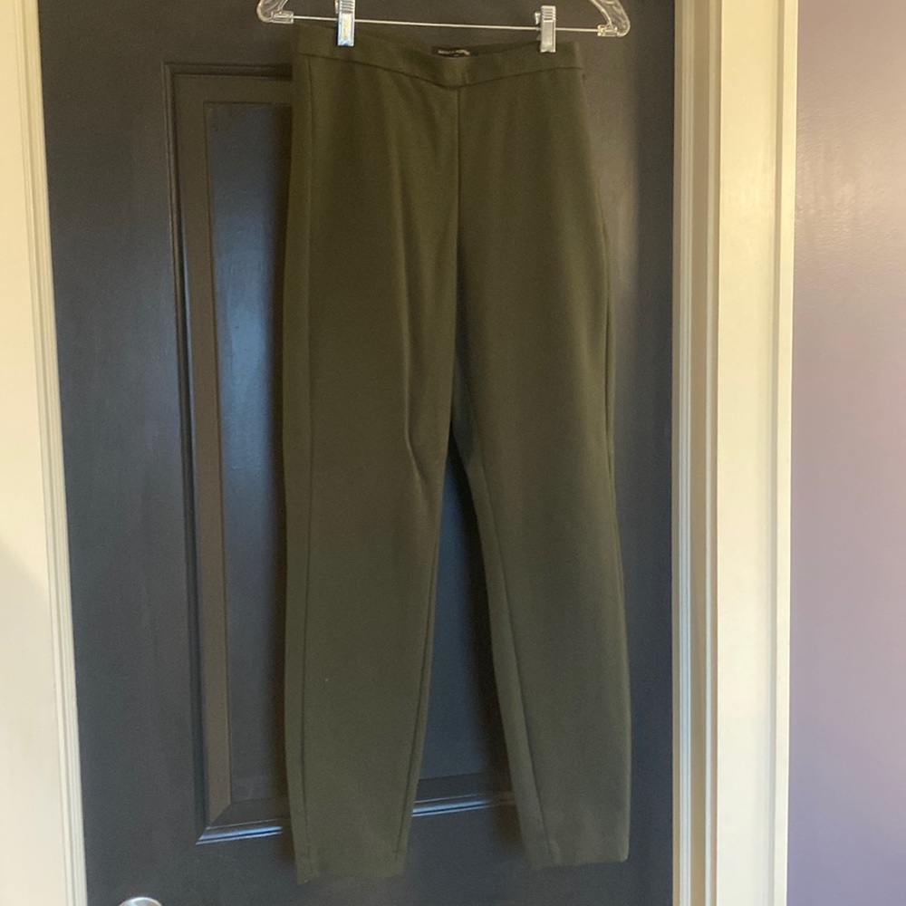 Women’s size 6 hunter green dress pants